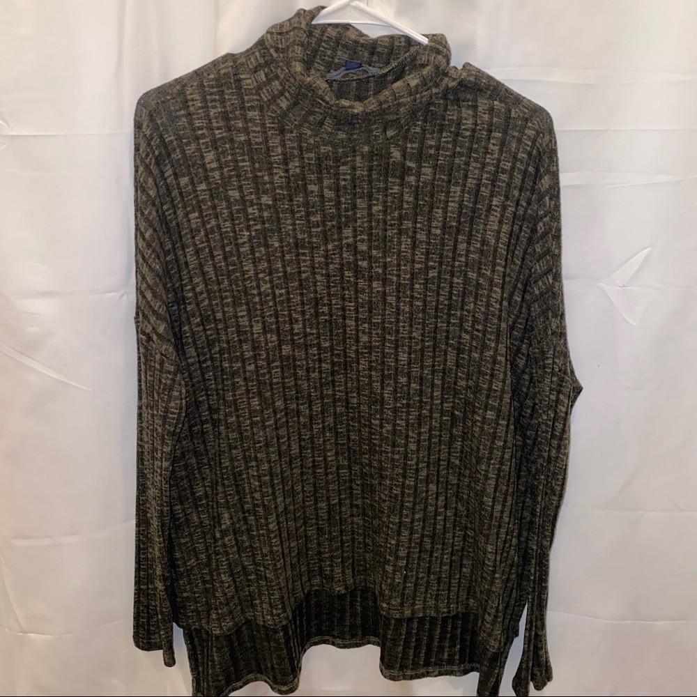 American Eagle: Size L: Olive Green Thin Turtleneck Sweater